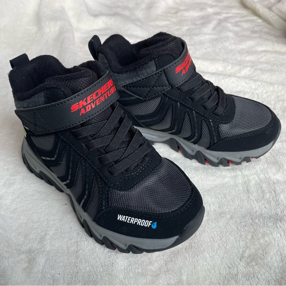 Skechers Adventure Kids Black Gray Waterproof Boots Red Accent size 11.5 boys